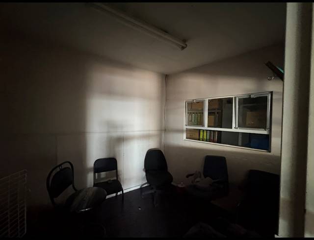 475M² SHOWROOM TO LET IN PAARDEN EILAND